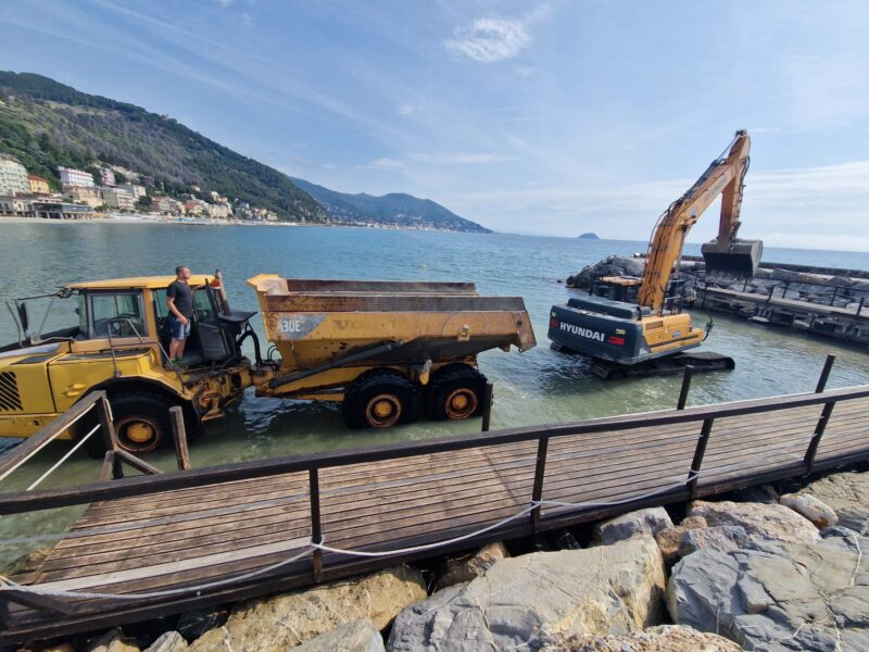 Rechargement de plage Laigueglia 2024 (3)