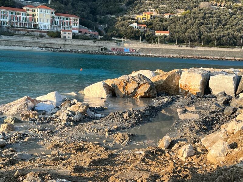 Finale Ligure 2023 restauration et renforcement de la jetée (5)